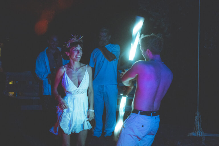 ROROMEEETSZEUSLLUM1764939